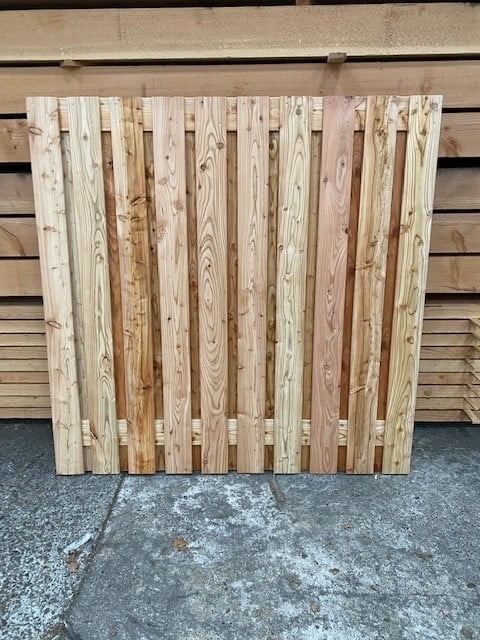 Houthandel Bos - Douglas Scherm 21 planks RVS geschroefd Houthandel Bos - Douglas Scherm 21 planks RVS geschroefd