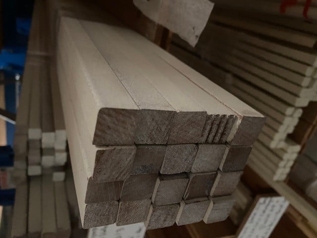 Houthandel Bos - Meranti geschaafd 17x17mm glaslat (B13) gegrond Houthandel Bos - Meranti geschaafd 17x17mm glaslat (B13) gegrond