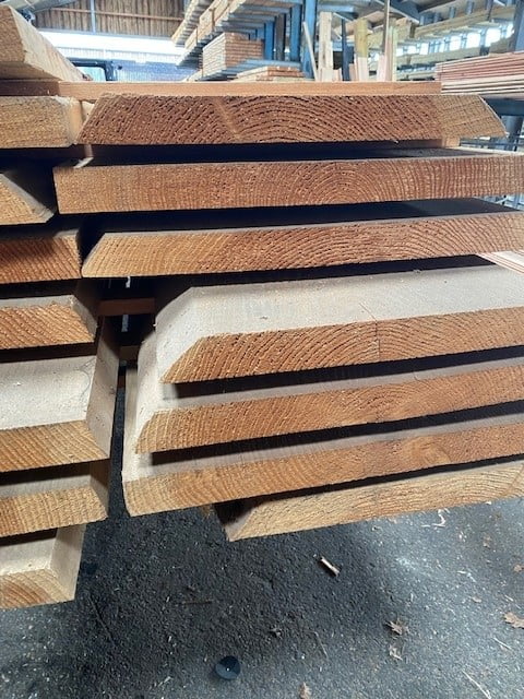 Houthandel Bos - Schaaldeel 5cm dik(boomplank met schors) blank Houthandel Bos - Schaaldeel 5cm dik(boomplank met schors) blank