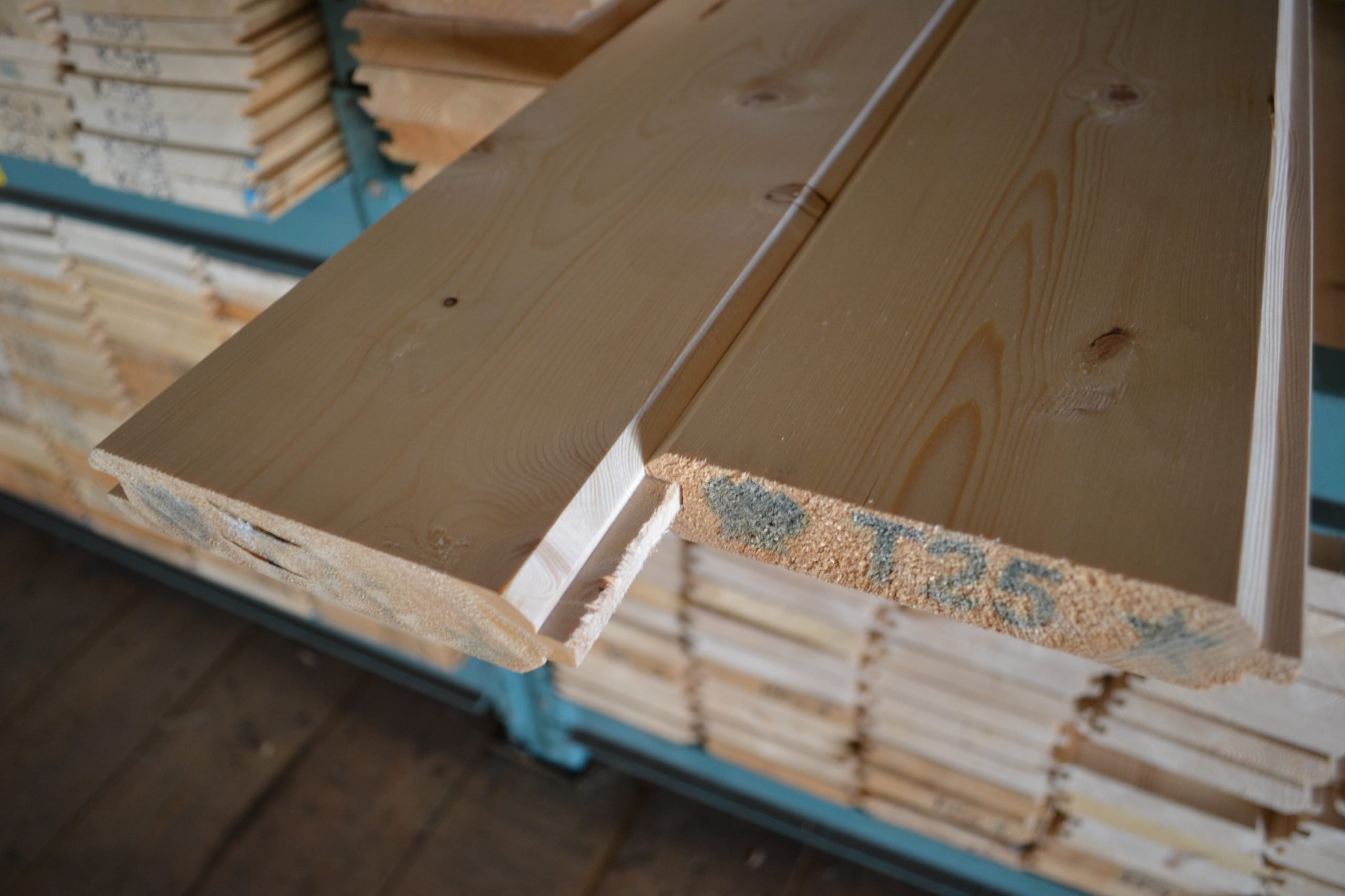 Houthandel Bos - Vuren geschaafd 32x150mm Blokhutprofiel (28x135mm netto) Houthandel Bos - Vuren geschaafd 32x150mm Blokhutprofiel (28x135mm netto)