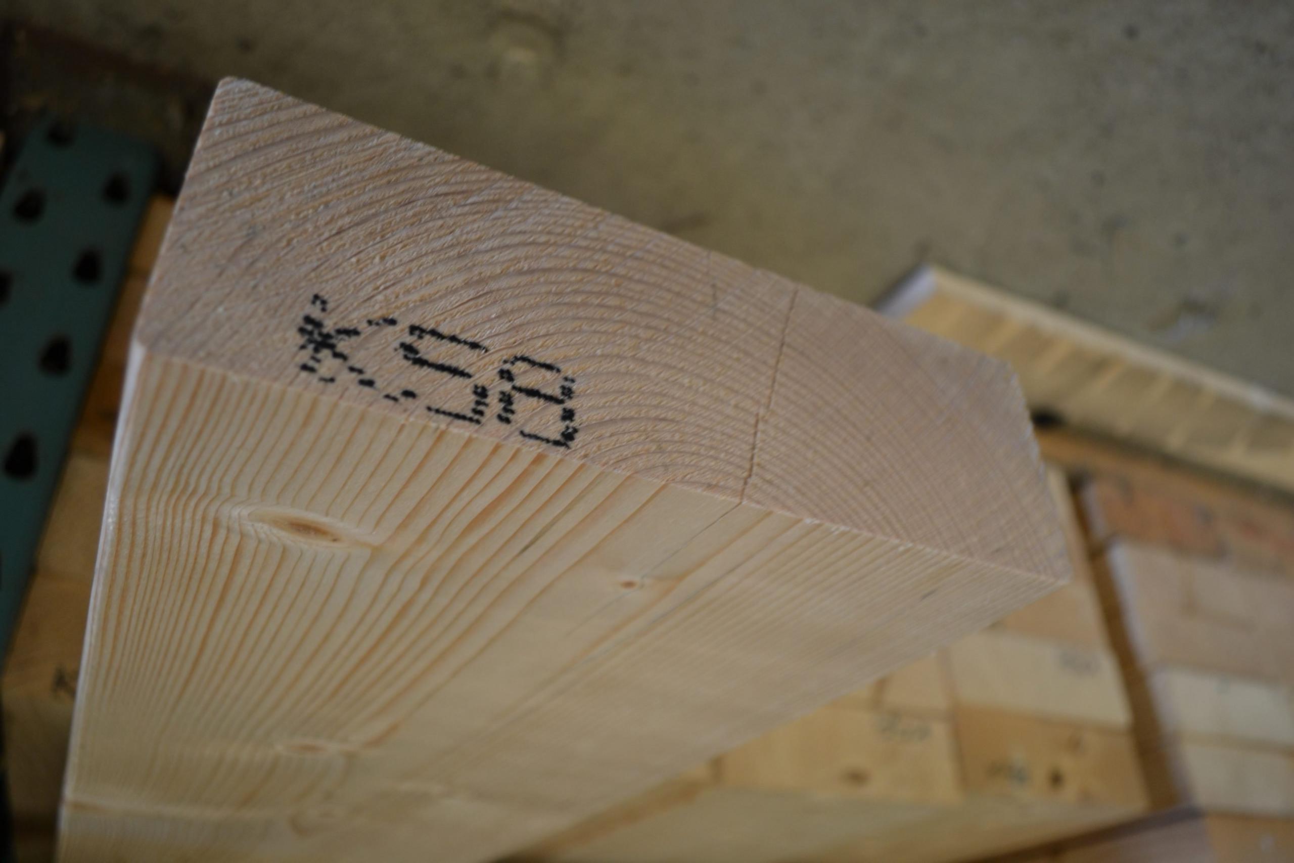 Houthandel Bos - Vuren geschaafd 75x225mm (70x220mm netto) Houthandel Bos - Vuren geschaafd 75x225mm (70x220mm netto)