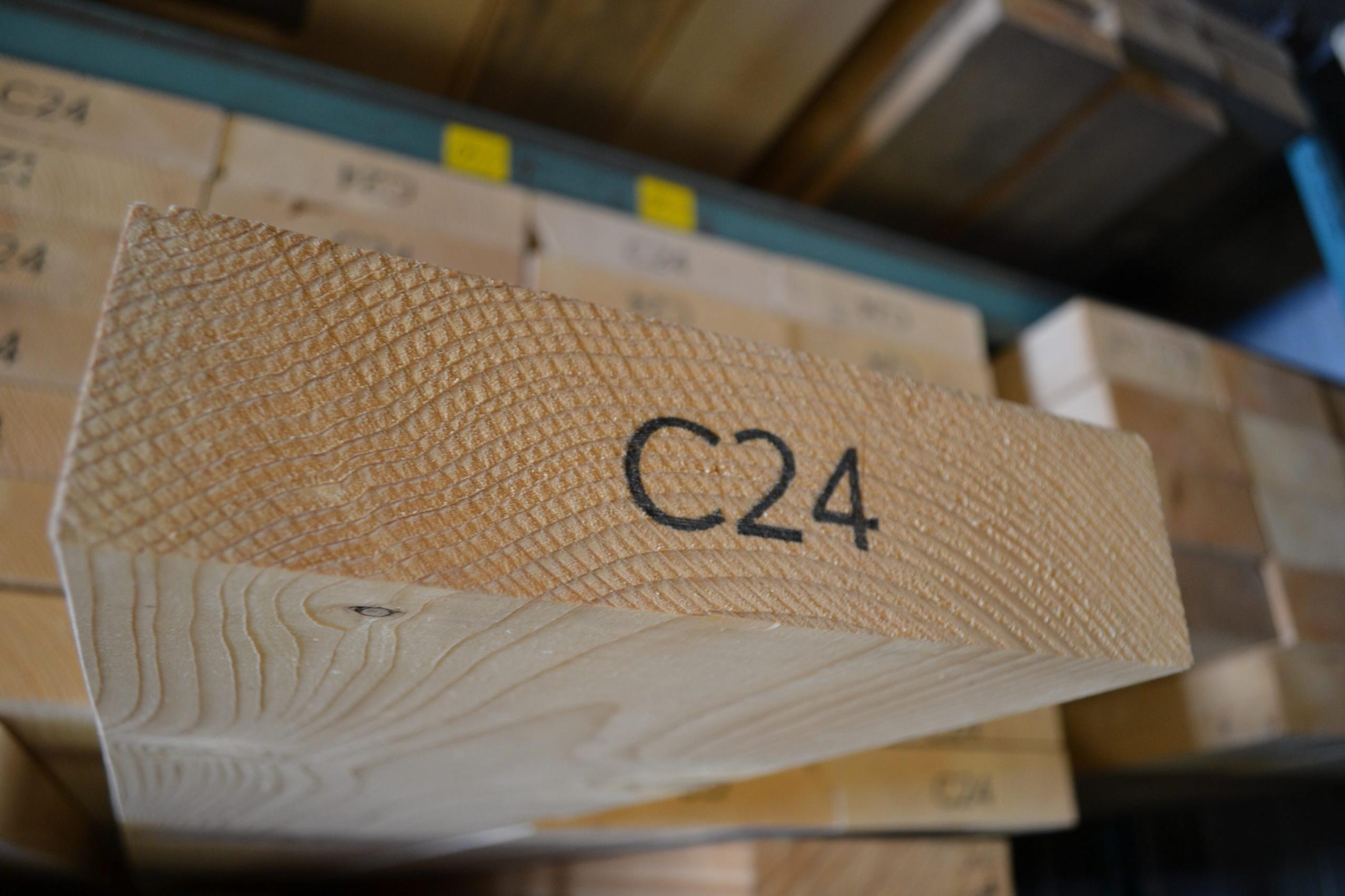 Houthandel Bos - Vuren geschaafd 75x275mm (70x270mm netto) Houthandel Bos - Vuren geschaafd 75x275mm (70x270mm netto)