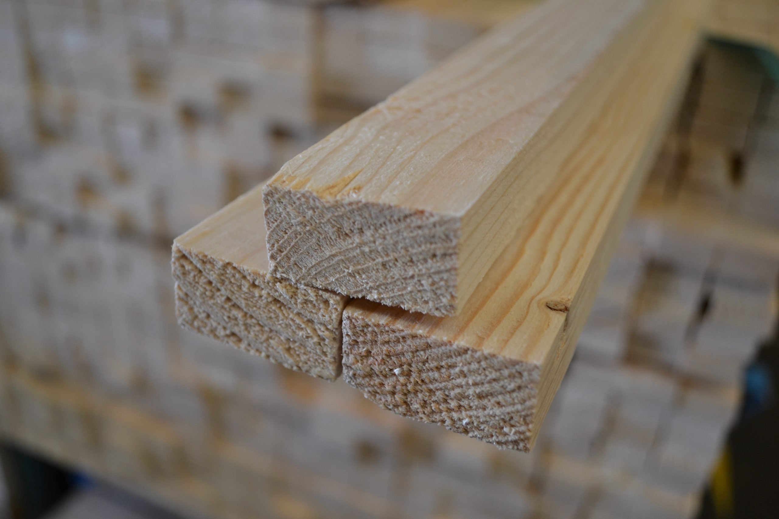 Houthandel Bos - Vuren ruw 22x42mm Panlatten Houthandel Bos - Vuren ruw 22x42mm Panlatten