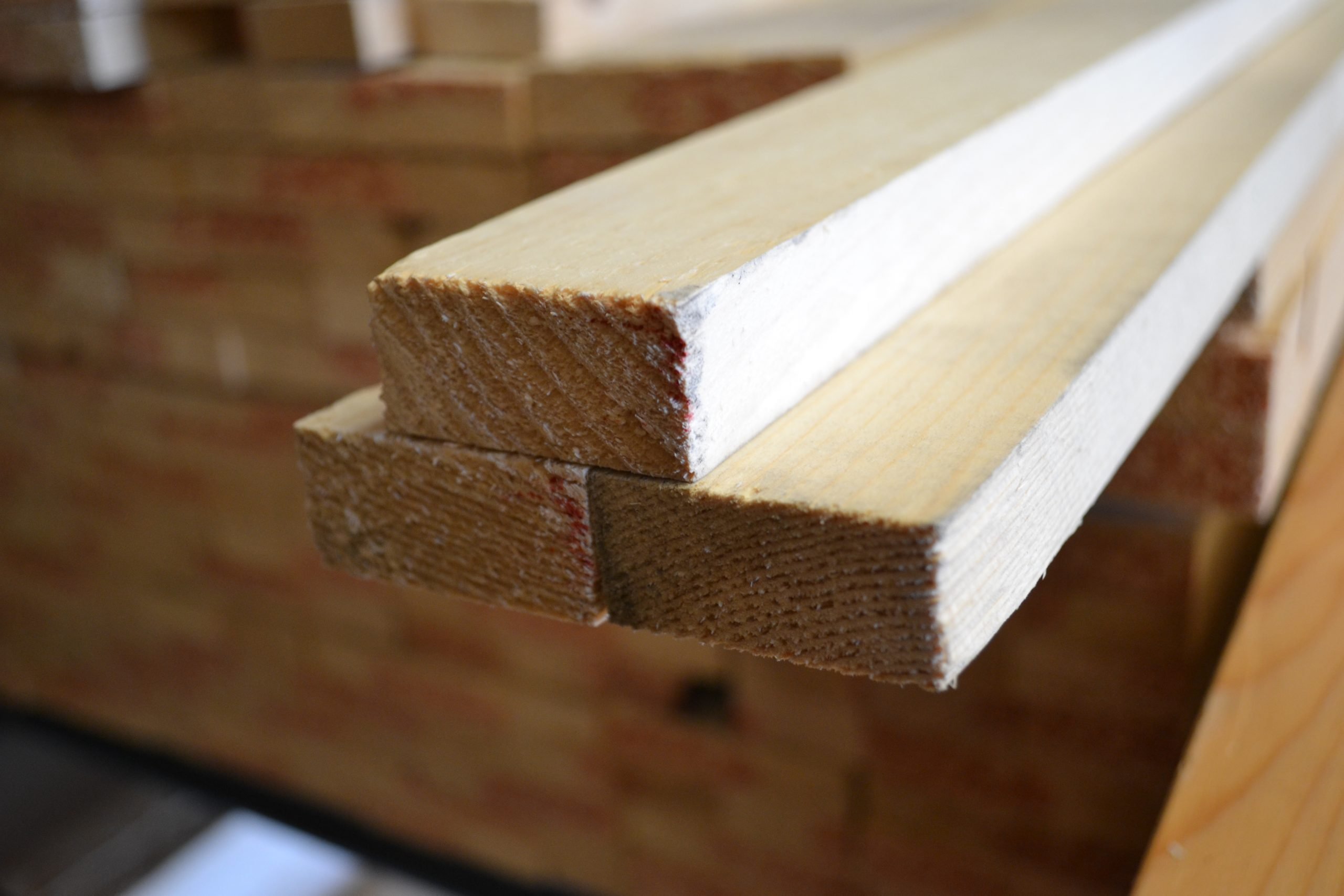 Houthandel Bos - Vuren ruw 22x50mm panlatten Houthandel Bos - Vuren ruw 22x50mm panlatten