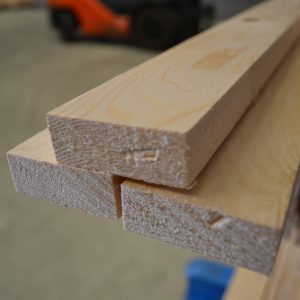 Houthandel Bos -Vuren ruw 22x63mm Plafondschroot