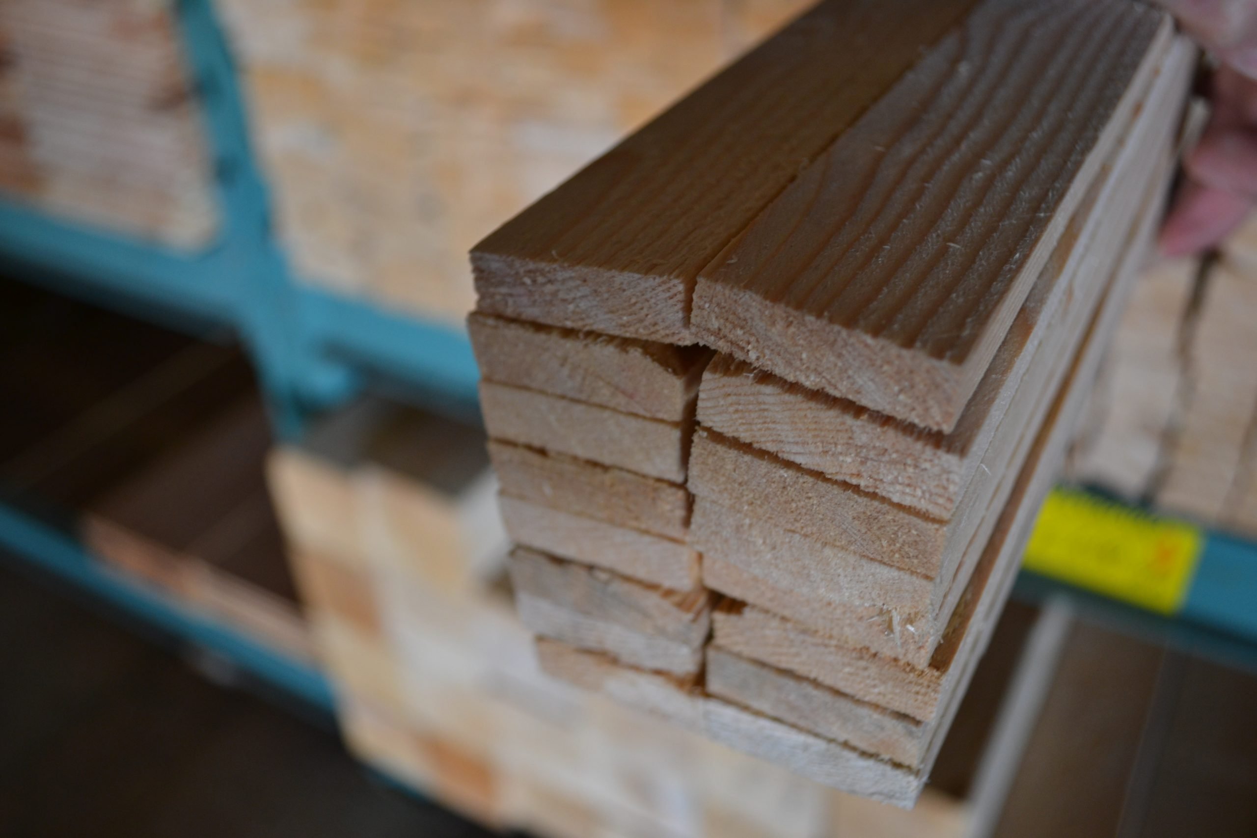 Houthandel Bos - Vuren ruw11x33mm Tengels Houthandel Bos - Vuren ruw11x33mm Tengels